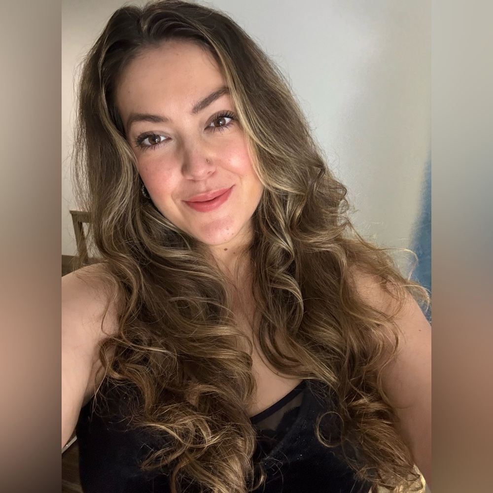 Meet your Posher, Claudia